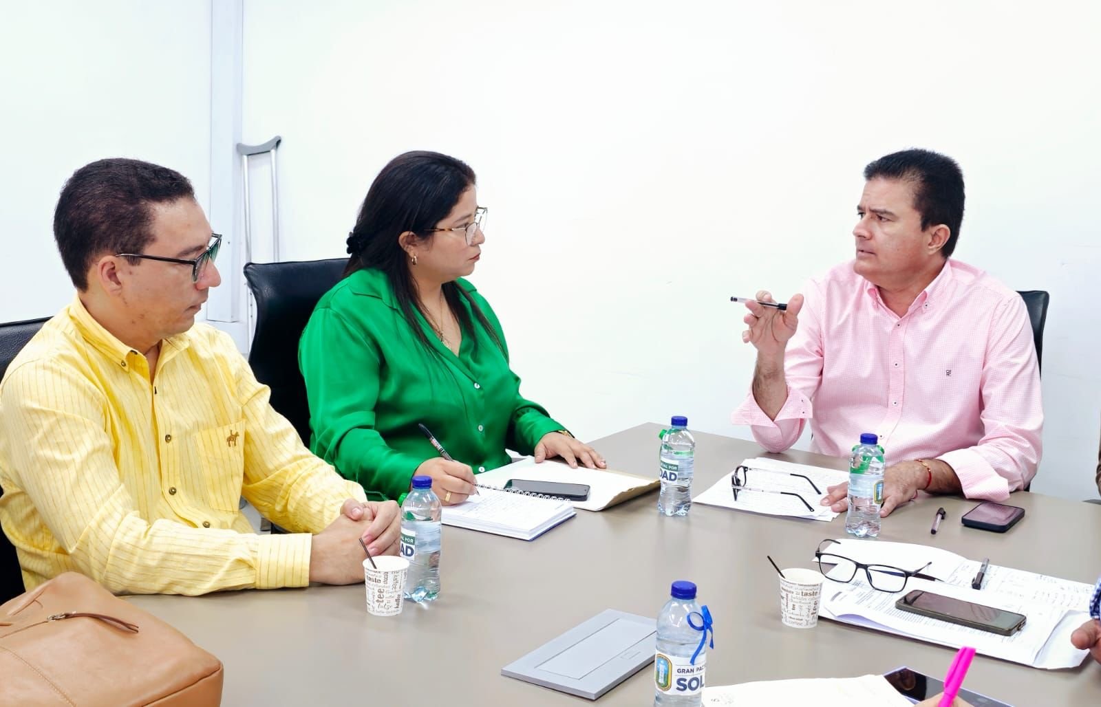 Primer encuentro entre el alcalde de Soledad Rodolfo Ucrós y la